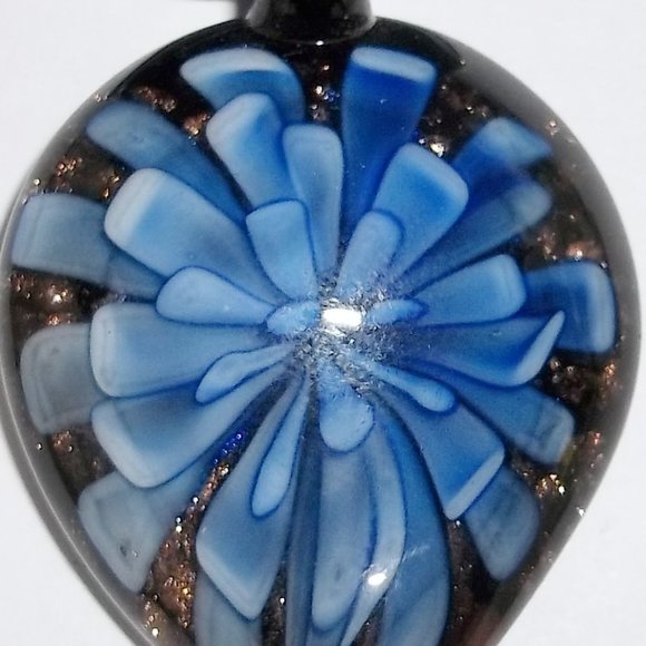 Stunning Black & Blue Glass Pendant Necklace 5384 - Picture 8 of 8